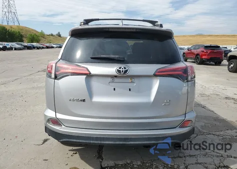 2016 Toyota Rav4 Le z USA, uszkodzony, nr VIN 2T3BFREV2GW508900